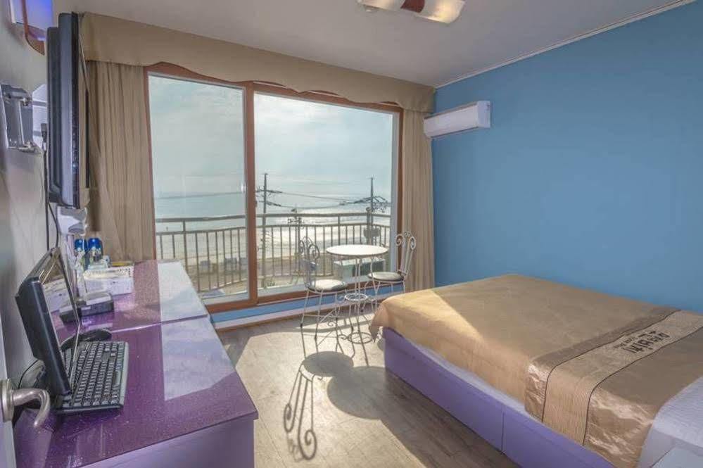 Ocean Beach Hotel Taean Esterno foto