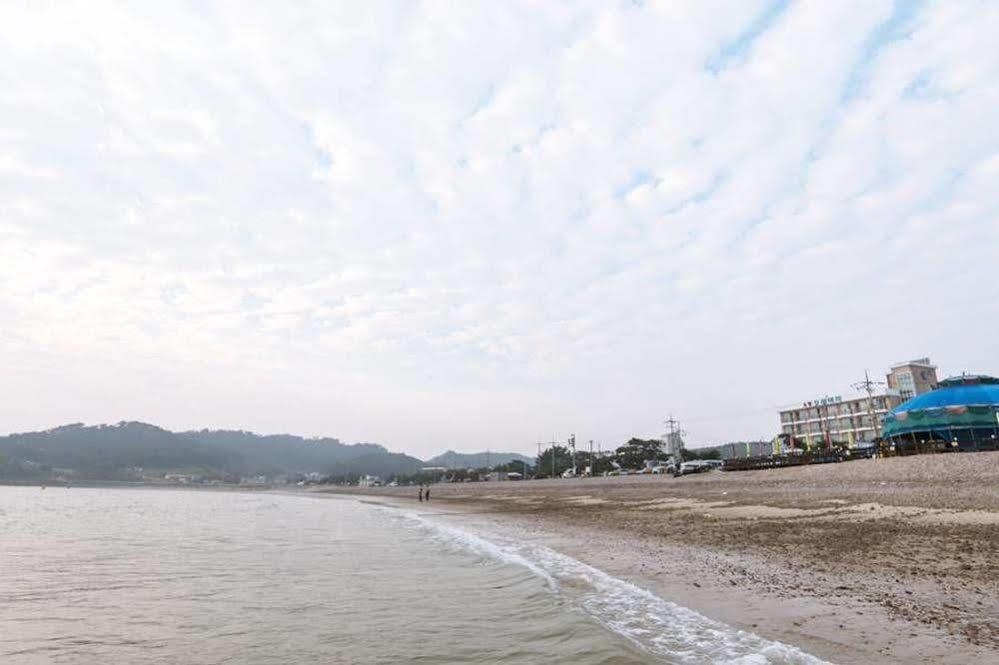 Ocean Beach Hotel Taean Esterno foto